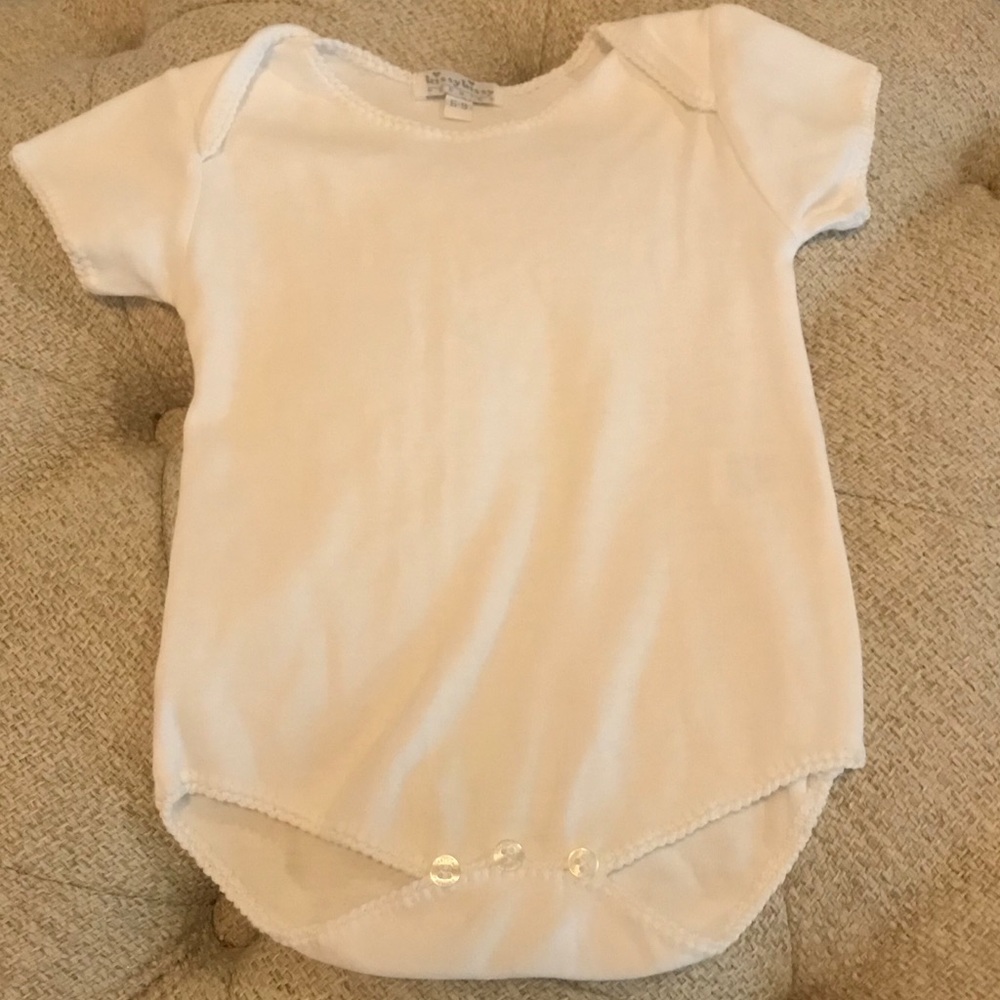 EUC.  6-9m Kissy Kissy White Onesie.